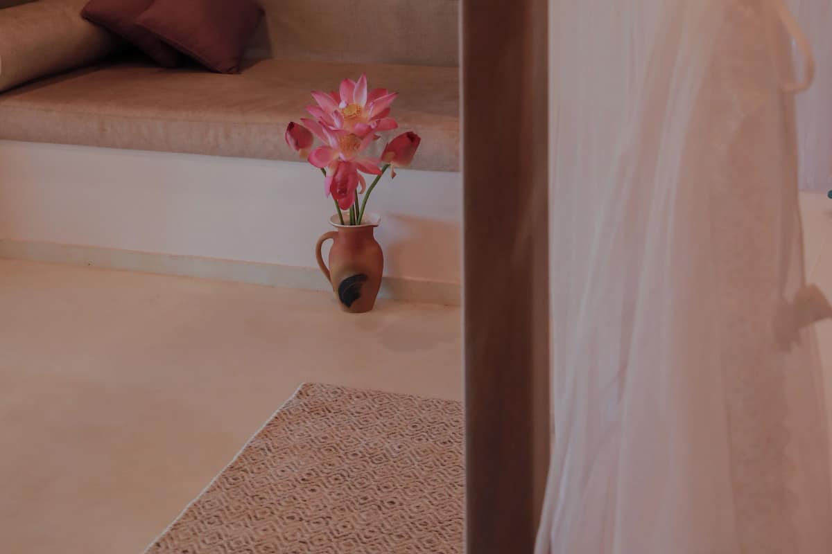 Habitación doble Deluxe, balcón, vista al jardín | Insonorización, tabla de planchar con plancha y wifi gratis