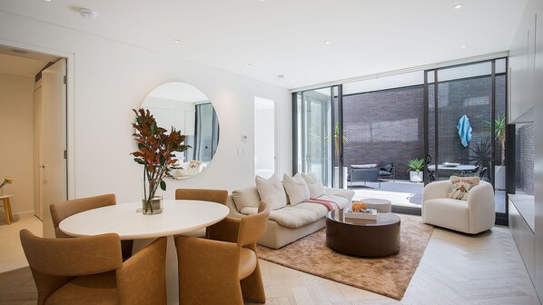 Interior - The Noir, Potts Point I90 (Potts Point)