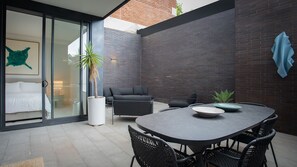 Outdoor dining - The Noir, Potts Point I90 (Potts Point)