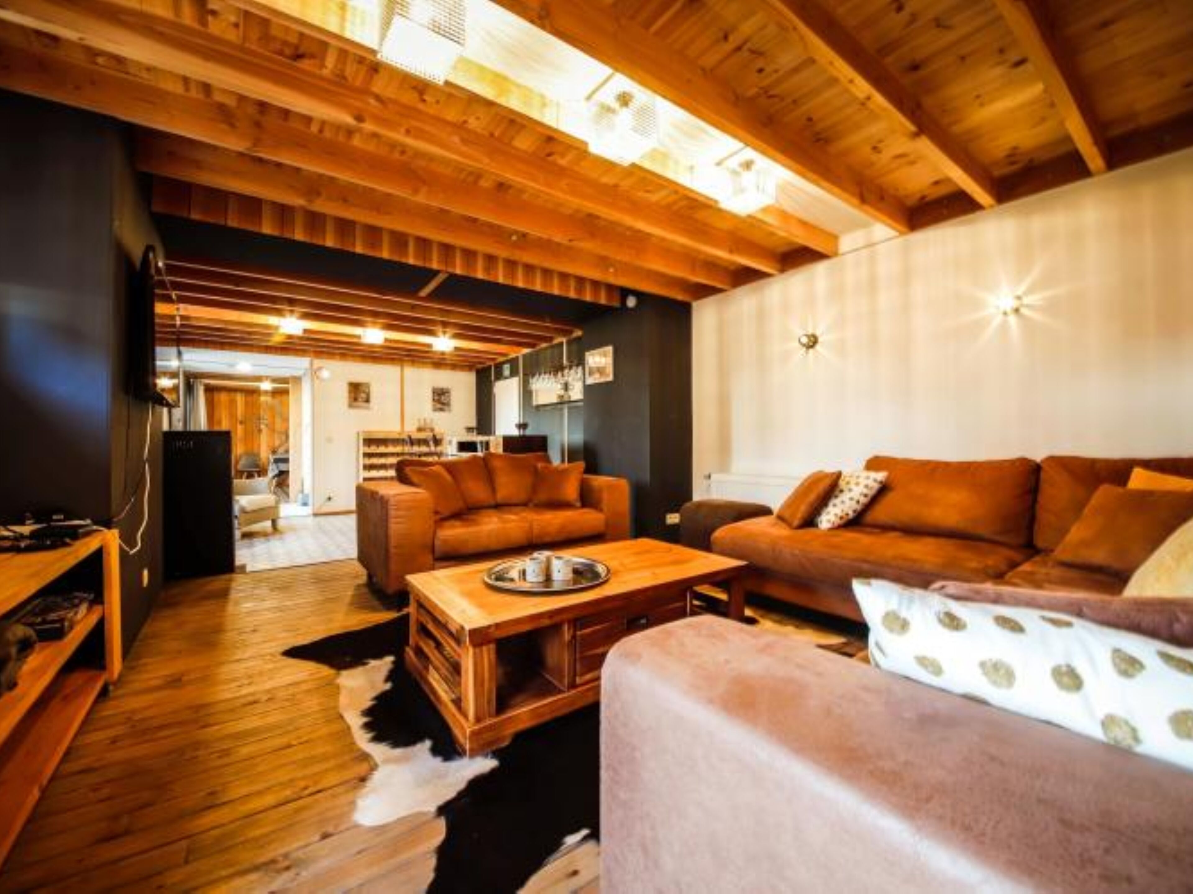 Televisie en een open haard