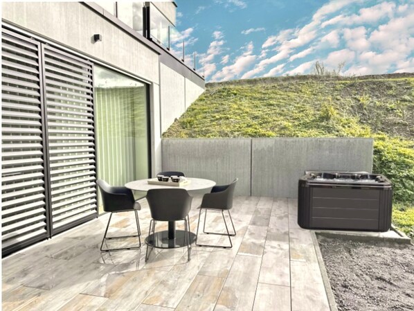 تناول الطعام بالخارج