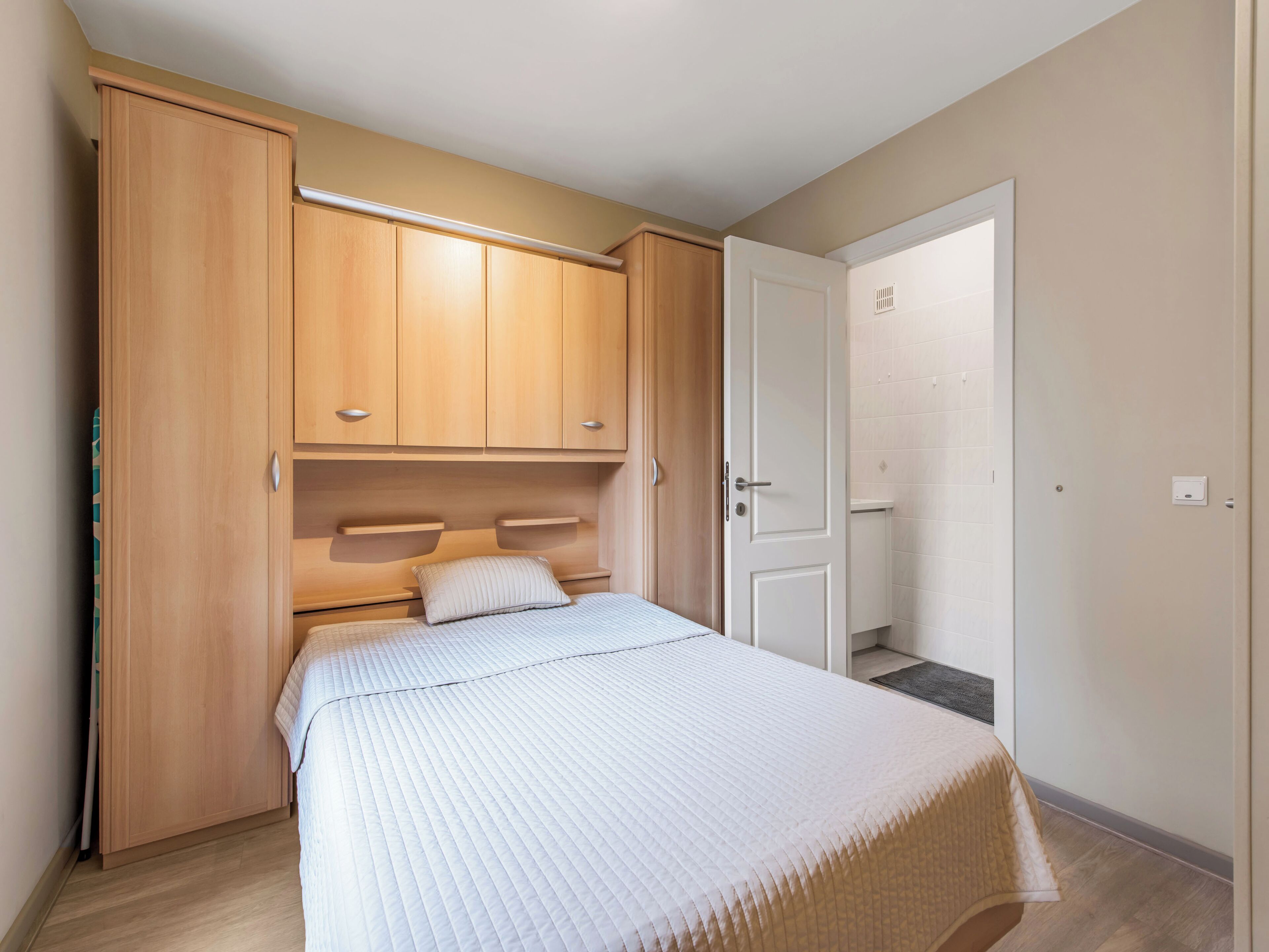 1 bedroom, iron/ironing board, internet