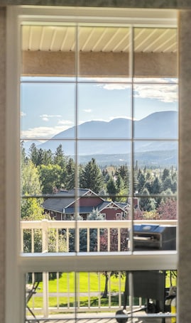 Interior. The Pinnacle in Fairmont 1BR Condo Near Hot Springs