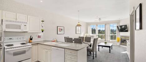 Frigorífic, microones, forn i placa de cuina