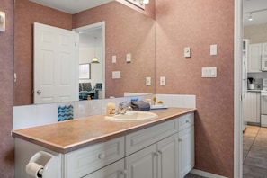 Ducha, toallas y champú