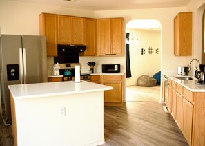 Microwave, oven, dishwasher, coffee/tea maker