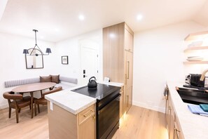 Unclassified image, 5 of 49, button