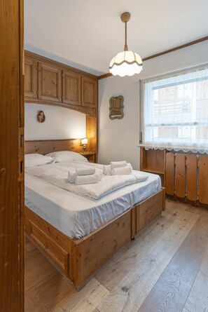 2 chambres, fer et planche à repasser, accès au Wi-Fi (inclus)