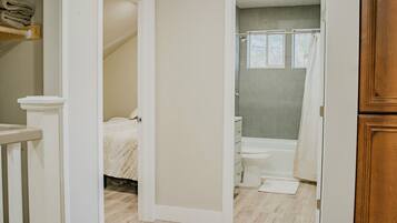 4 bedrooms, iron/ironing board, travel cot, free WiFi