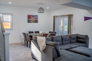 Interior - NEW 4 bedroom house close to BSU, Boise airport, & downtown Boise. Pet friendly (Boise)