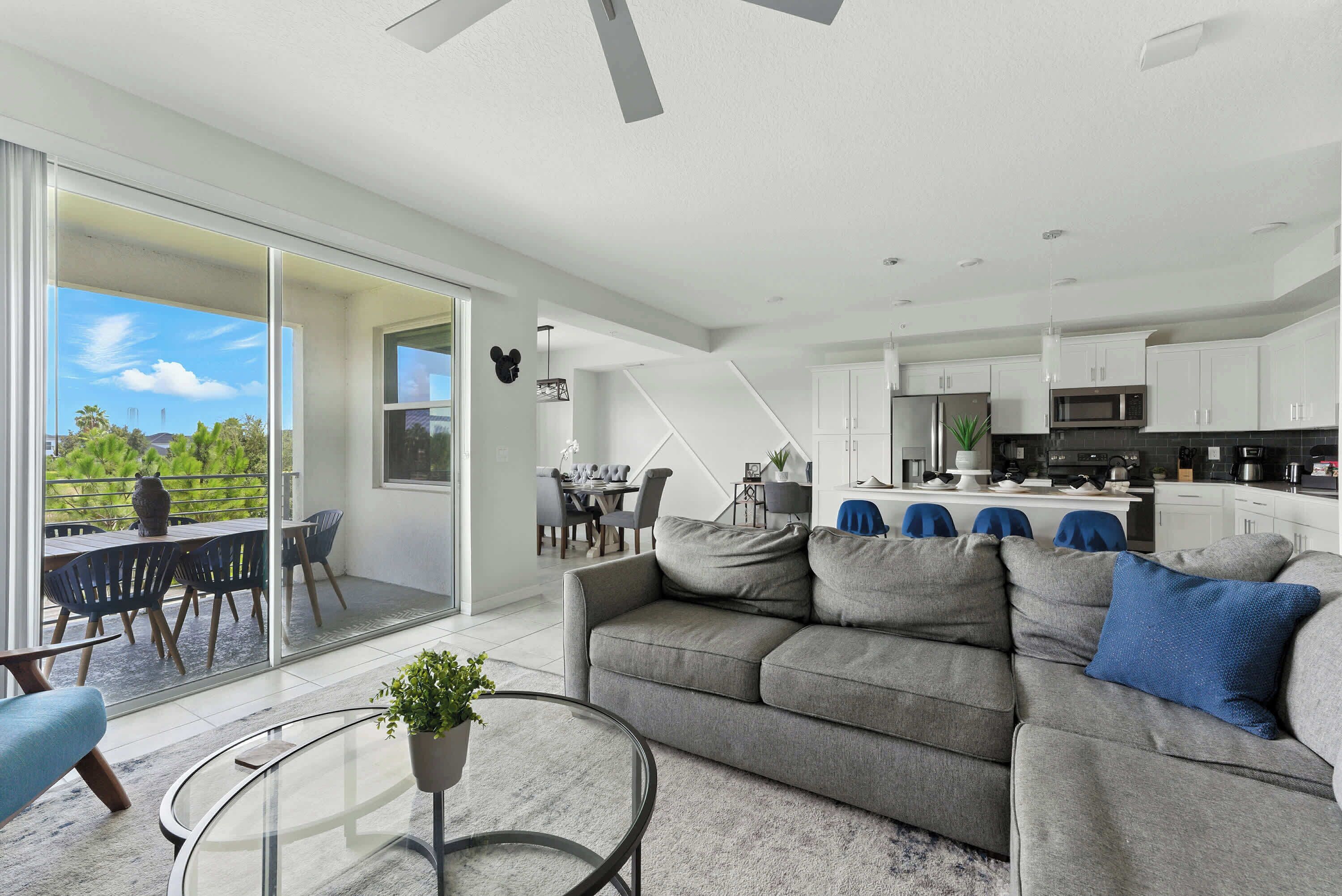 Televisión y oficina 