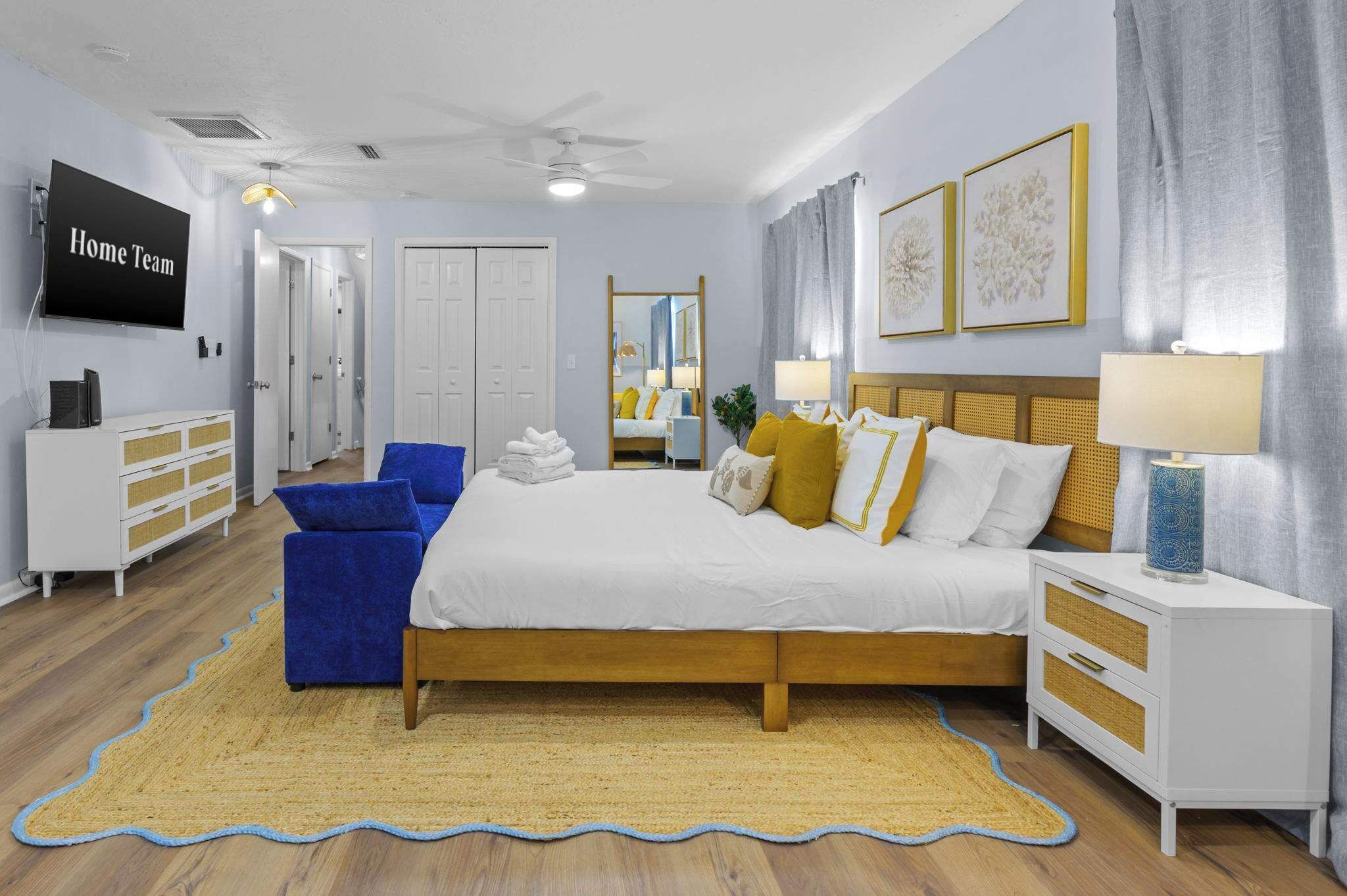 4 bedrooms, desk, iron/ironing board, travel crib