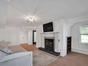 3 عدّة غرف نوم ومكتب ومكواة/لوح كي وسرير سفر