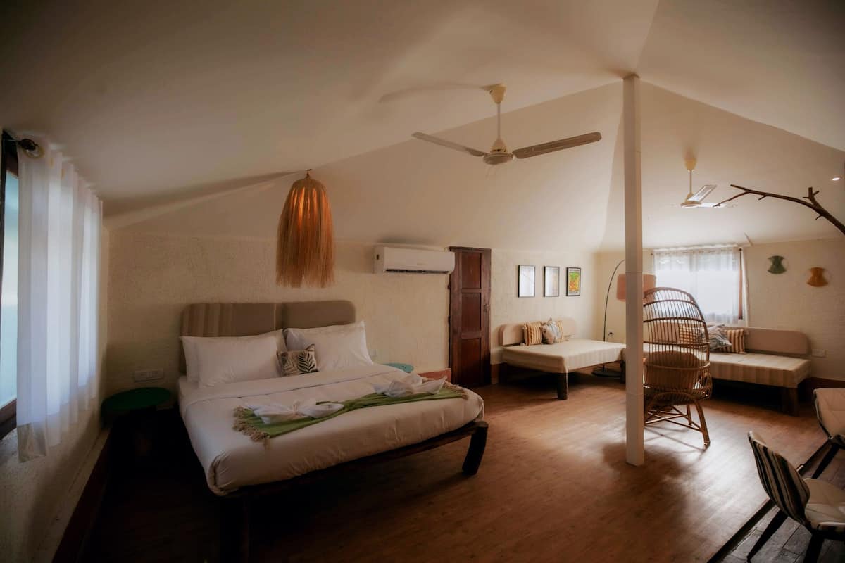 Junior Studio Suite, Garden View | In-room safe, iron/ironing board, free WiFi