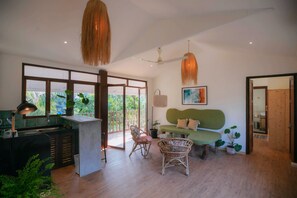 Suite, 2 Schlafzimmer, Balkon | Zimmersafe, Bügeleisen/Bügelbrett, kostenloses WLAN, Bettwäsche