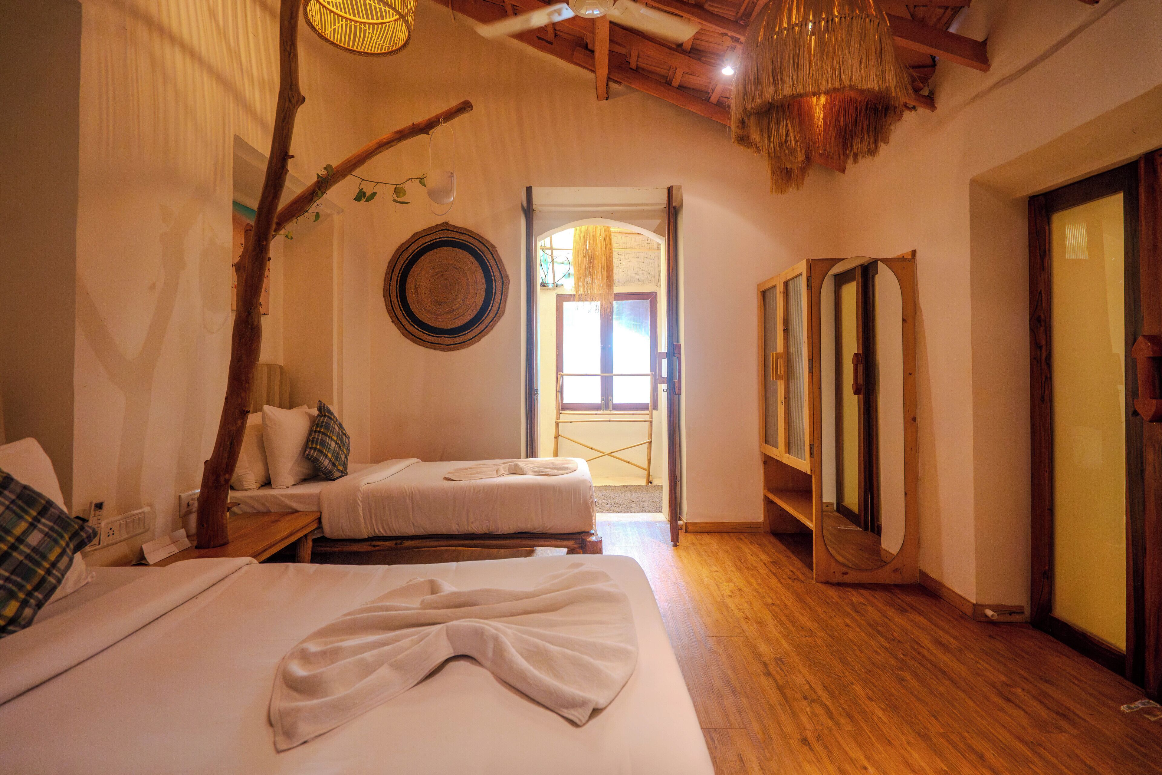 Deluxe Twin Room | In-room safe, iron/ironing board, free WiFi, bed sheets