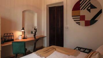 Quarto casal luxo | Cofres nos quartos, ferros/tábuas de passar roupa, Wi-Fi de cortesia