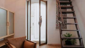 Junior Suite with Private Pool | Een kluis op de kamer, een strijkplank/strijkijzer, gratis wifi