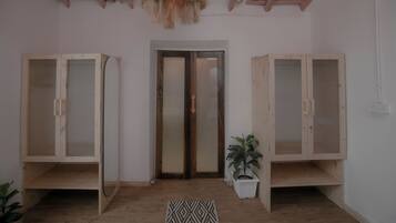 Deluxe-Zweibettzimmer | Zimmersafe, Bügeleisen/Bügelbrett, kostenloses WLAN