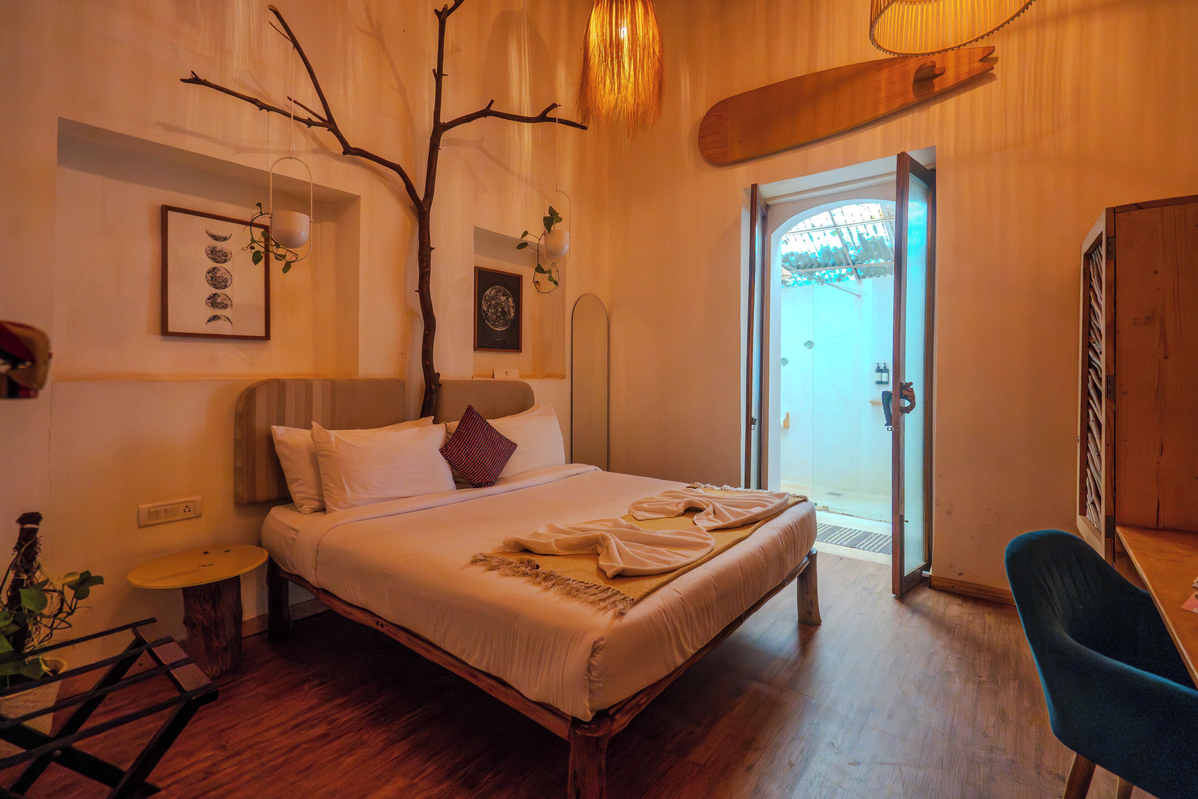 Deluxe Double Room | In-room safe, iron/ironing board, free WiFi, bed sheets