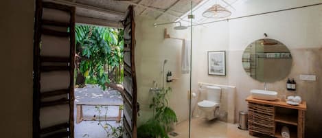 Double Room, Patio, Garden View | Bathroom