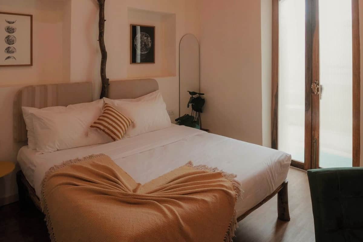 Deluxe Double Room | In-room safe, iron/ironing board, free WiFi