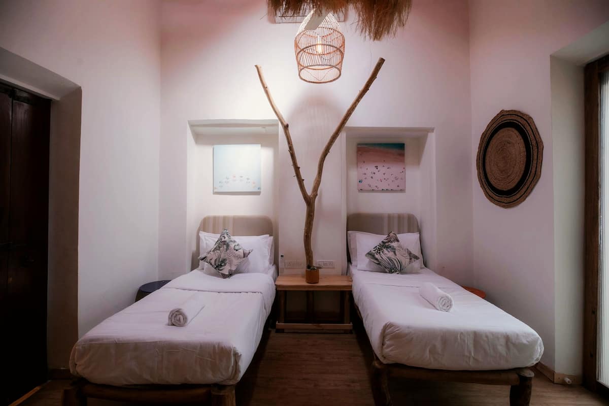 Deluxe Twin Room | In-room safe, iron/ironing board, free WiFi