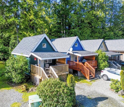 Coastal cabin- charming studio + loft