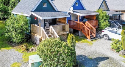 Coastal cabin- charming studio + loft