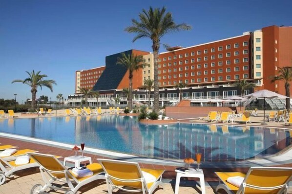 حمام سباحة خارجي