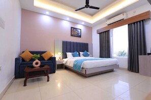 Phòng đôi, quang cảnh hồ bơi | Khu phòng khách