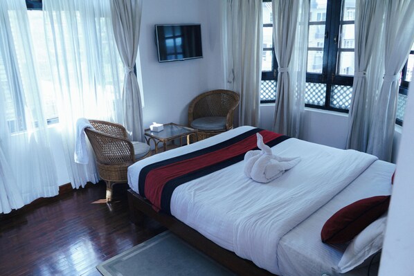 Deluxe Double Room, Hill View | Desk, laptop workspace, free WiFi
