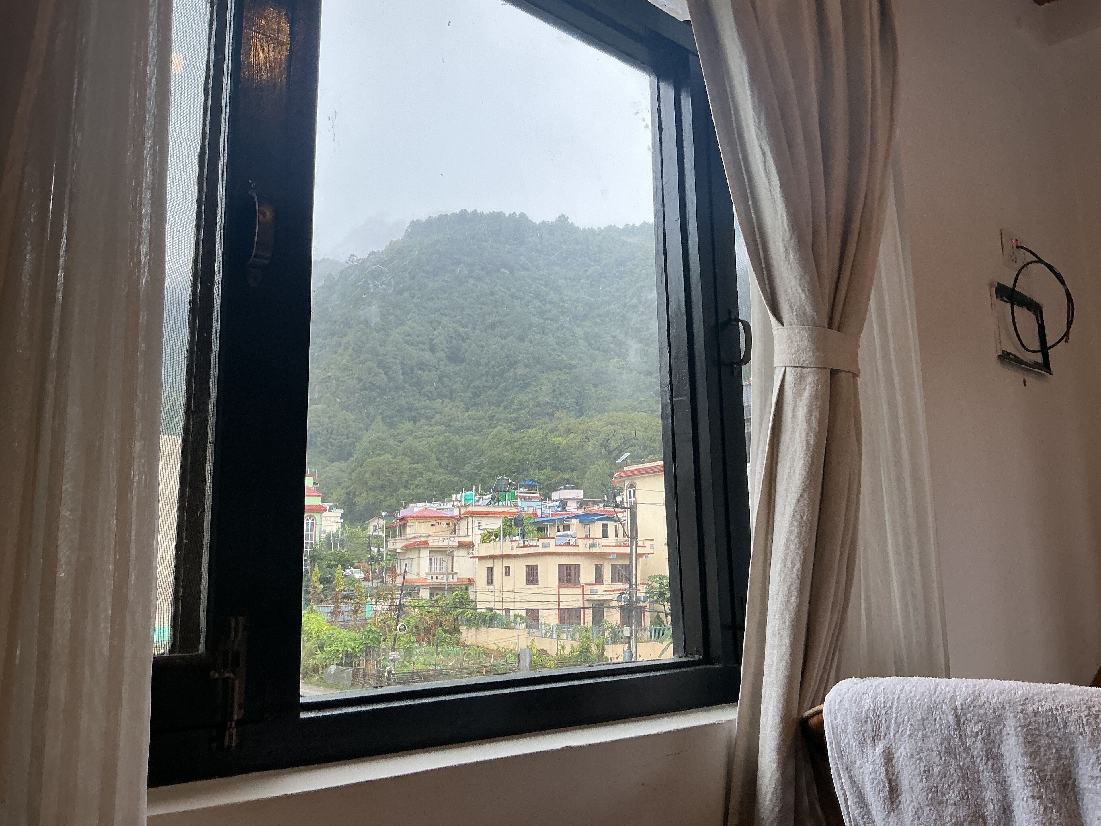 Habitación doble Deluxe, 1 cama King size, vista a la colina | Escritorio, espacio para trabajar con laptop y wifi gratis 