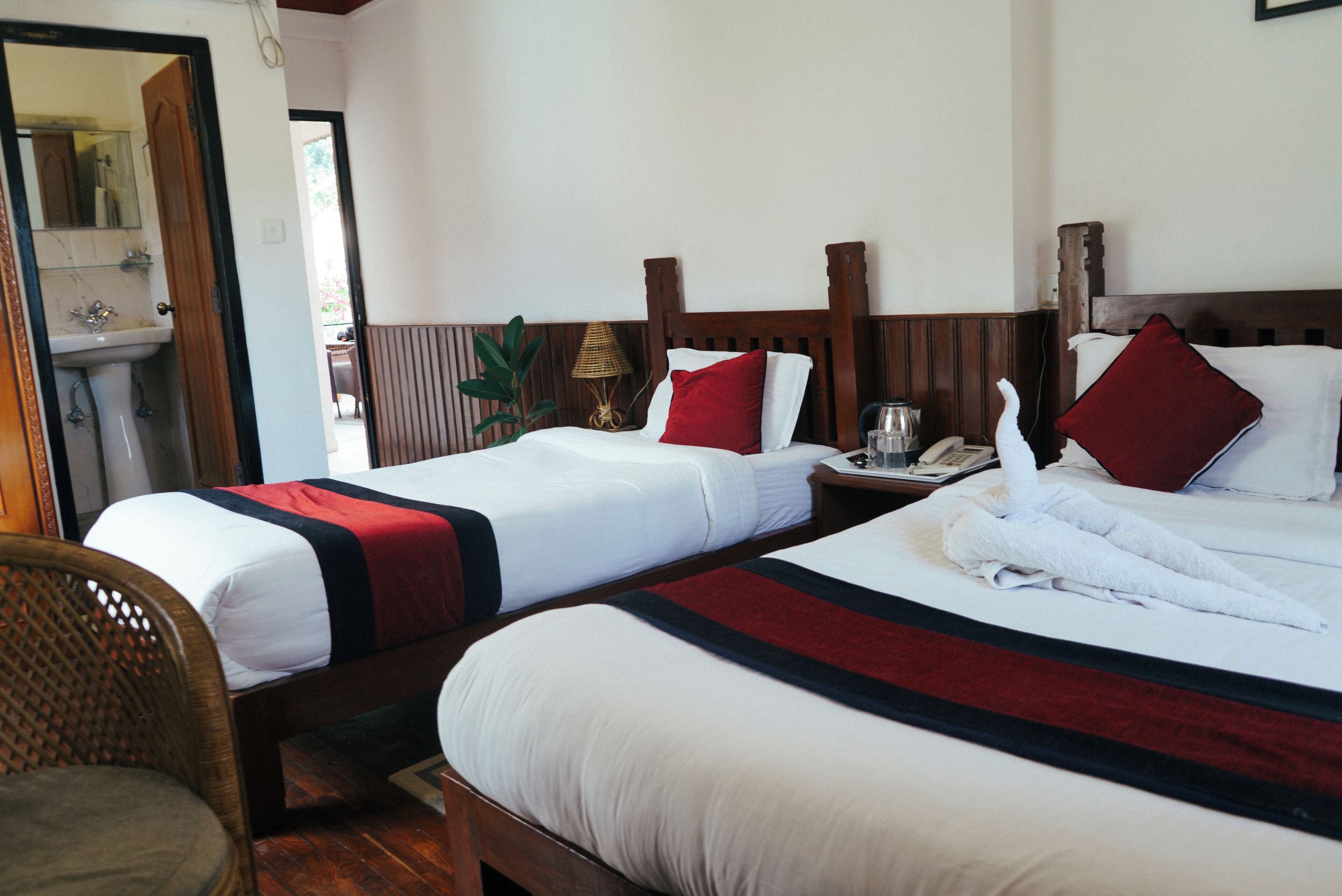 Tremannsrom – comfort, balkong, utsikt mot høyde | Skrivebord, skrivebord for bærbar PC og wi-fi (inkludert)