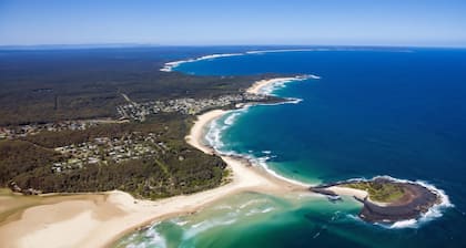 MANYANA BEACH COTTAGE. Just 10 minutes walk to the golden sands of Manyana Beach