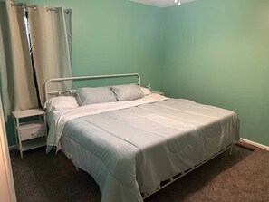 3 bedrooms, free WiFi, bed sheets, wheelchair access