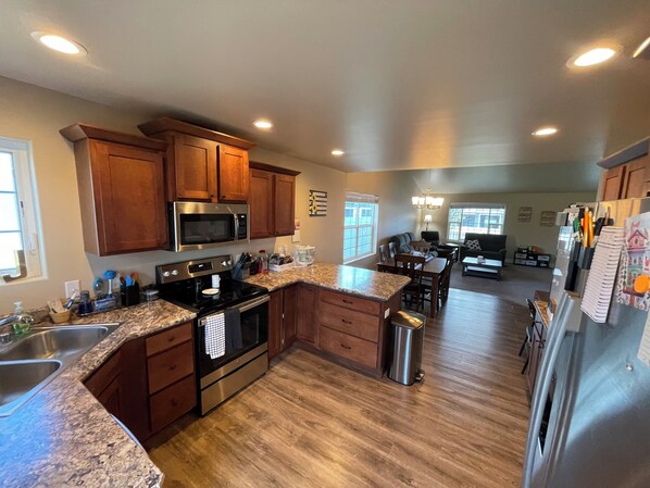 Microwave, oven, stovetop, dishwasher