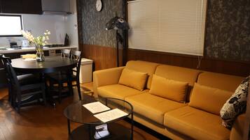 Blackout curtains, free WiFi