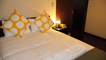 Blackout drapes, free WiFi