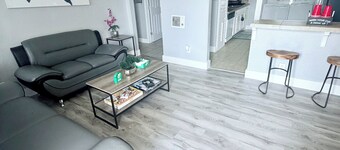 Modern 3BR Fort Worth Home- Fast Wi-Fi-Smart TV’s- Work-Ready