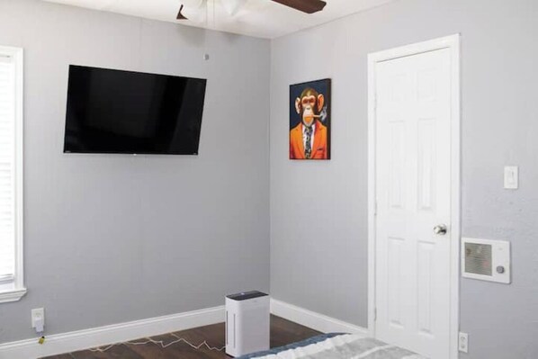 مكواة/لوح كي وواي فاي وملاءات أسرّة