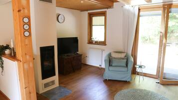 TV, fireplace, stereo