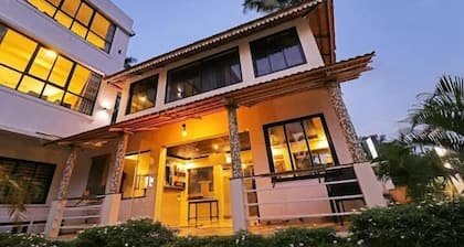 Morjim Pride Hotel with Swimming Pool near Morjim Beach