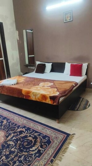 Quarto casal básico, vista para a cidade | Wi-Fi de cortesia