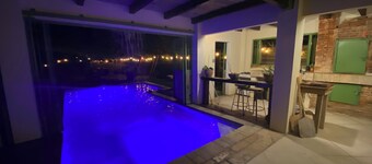 Spacious 6-bedroom cottage in cool Camuy with AC