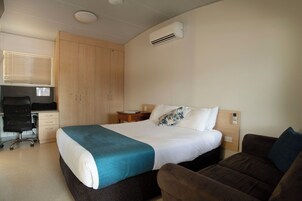 Comfort Studio, Balcony | Iron/ironing board