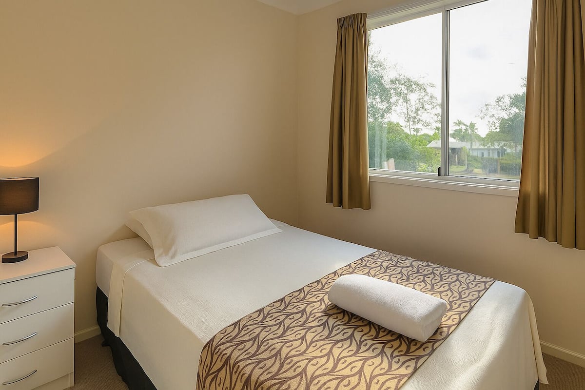 Basic Cabin | Iron/ironing board