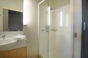 Comfort-Studio, Balkon | Badezimmer | Handtücher, Toilettenpapier