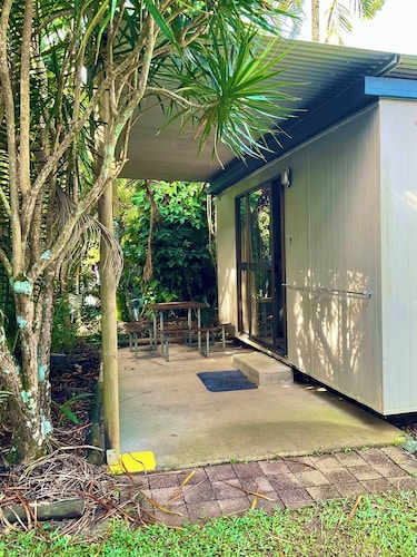 Tropical Hibiscus Caravan Park