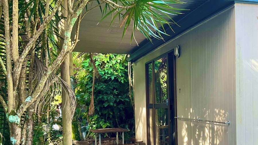 Tropical Hibiscus Caravan Park